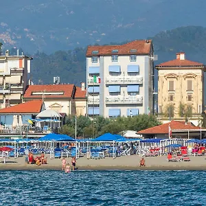 Lungomare *** Lido di Camaiore